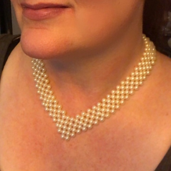 Vintage costume pearl chevron-shaped choker. - Picture 4 of 5